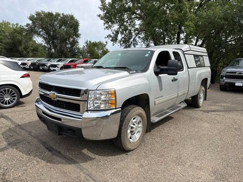 Used 2010 Chevrolet Silverado 2500 LT w/ Interior Plus Package AWD/4WD image 4