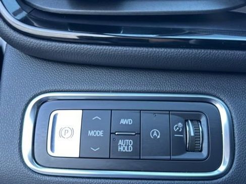 Used 2025 Buick Enclave Sport Touring image 31