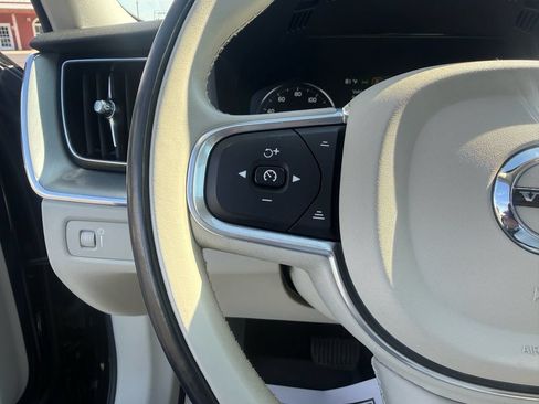 Used 2018 Volvo XC60 T5 Momentum w/ Vision Package AWD/4WD image 14