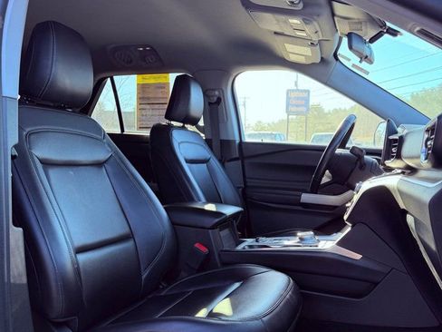 Used 2023 Ford Explorer XLT w/ Equipment Group 202A image 14