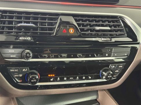 Used 2023 BMW M550i xDrive w/ Executive Package image 27