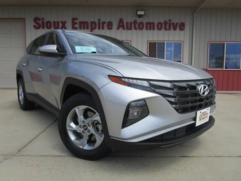 Used 2024 Hyundai Tucson SE AWD/4WD image 1