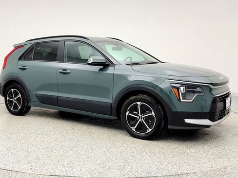 Used 2023 Kia Niro EX image 3