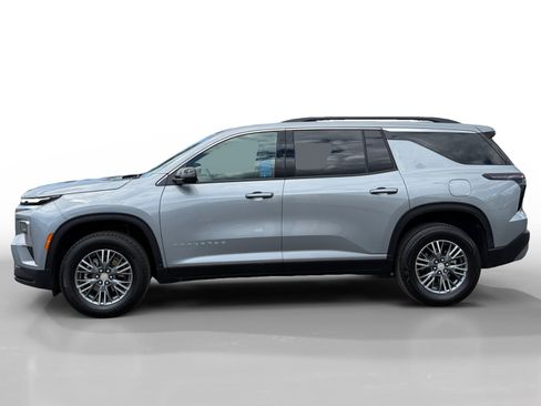Used 2025 Chevrolet Traverse LT AWD/4WD image 2