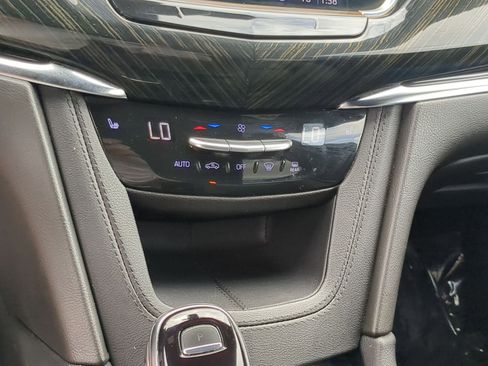 Used 2021 Cadillac XT6 Premium Luxury FWD image 17