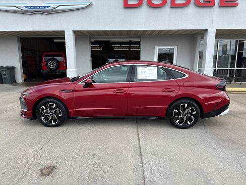 Used 2025 Hyundai Sonata SEL FWD image 2