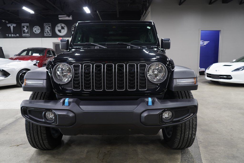 Used 2024 Jeep Wrangler Unlimited w/ Convenience Group AWD/4WD image 8