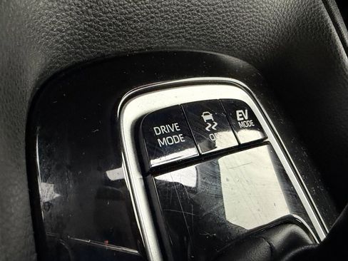 Used 2025 Toyota Corolla LE image 36