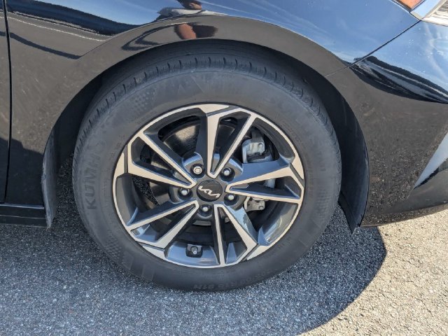 Used 2023 Kia Forte LXS w/ LXS Technology Package FWD image 10