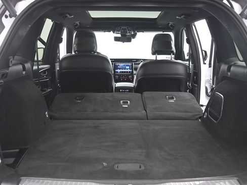 Used 2022 Jeep Grand Cherokee Overland w/ Adv Protech Group III image 16