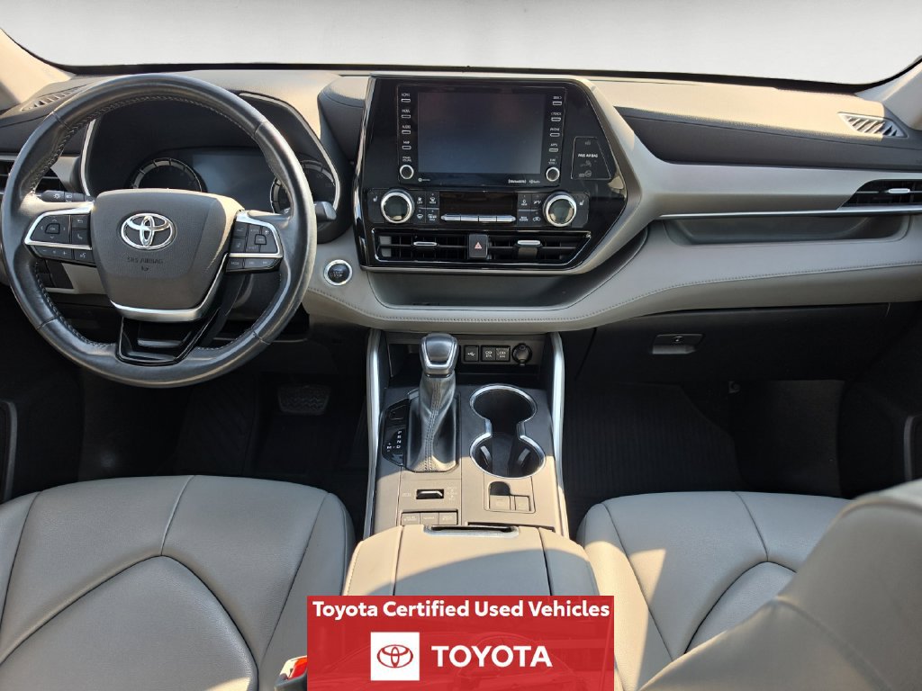 Certified 2021 Toyota Highlander XLE AWD/4WD image 12