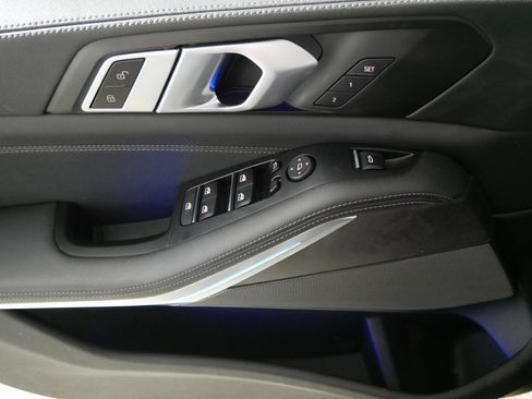 Used 2023 BMW X5 xDrive40i w/ M Sport Package image 19