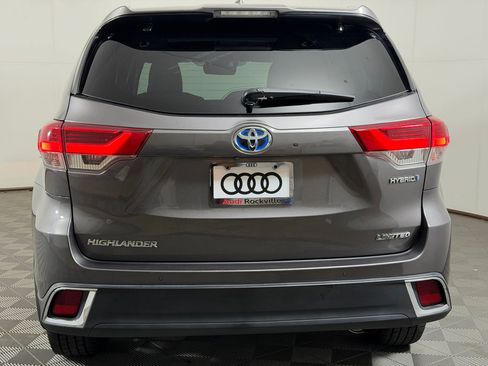 Used 2018 Toyota Highlander Limited Platinum AWD/4WD image 10