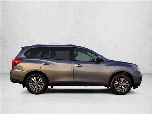 Used 2018 Nissan Pathfinder S image 4