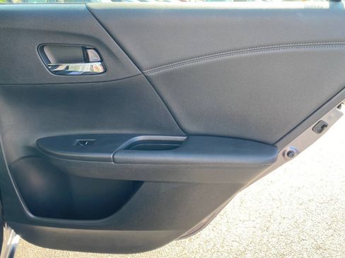 Used 2016 Honda Accord EX image 29