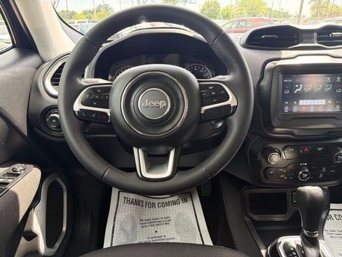 Used 2019 Jeep Renegade Latitude FWD image 24