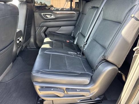 Used 2022 GMC Yukon XL SLE w/ Gmc Pro Safety Plus Package RWD image 16