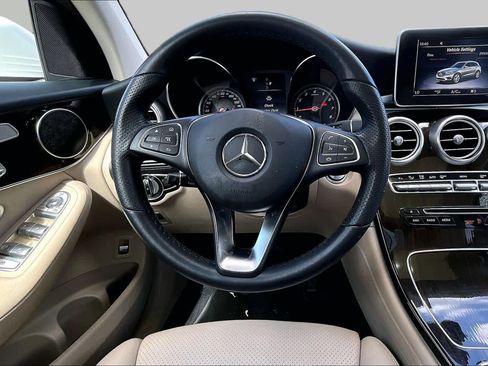 Used 2019 Mercedes-Benz GLC 300 4MATIC image 6