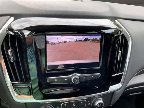 Used 2021 Chevrolet Traverse LS FWD image 18