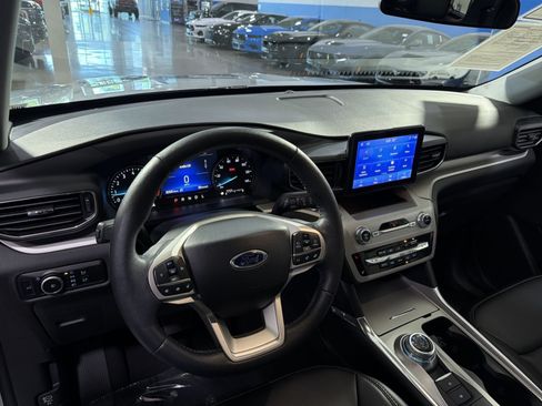 Used 2024 Ford Explorer XLT w/ Equipment Group 202A AWD/4WD image 20