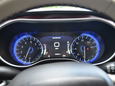 Used 2017 Chrysler Pacifica Limited FWD image 22