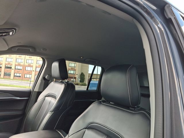 Used 2023 Jeep Grand Cherokee Limited w/ Black Appearance Package AWD/4WD image 13