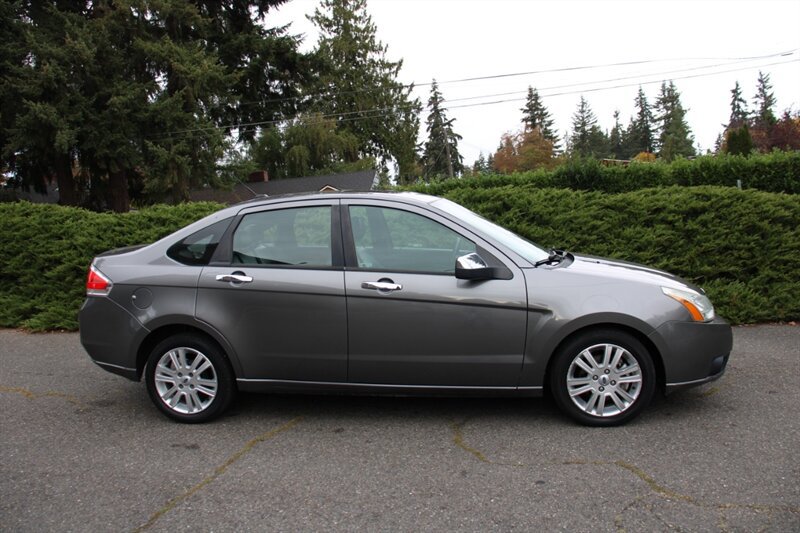 Used 2010 Ford Focus SEL FWD image 12