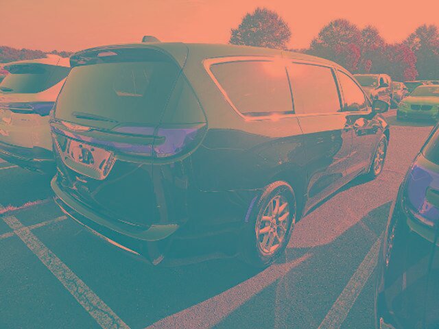 Used 2025 Chrysler Pacifica Select FWD image 2