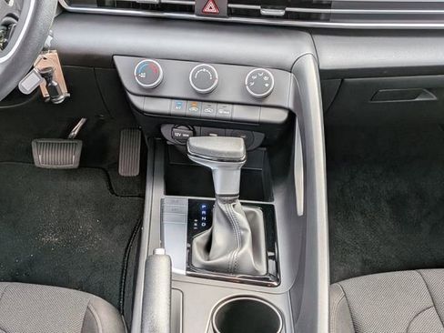Certified 2026 Hyundai Elantra SE FWD image 18