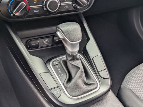 Certified 2025 Kia Soul LX w/ LX Technology Package FWD image 28