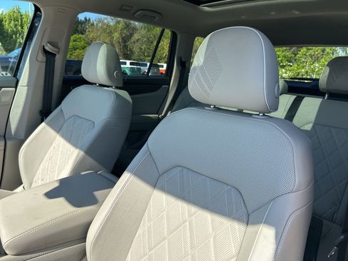 Used 2025 Volkswagen Atlas SEL Premium R-Line image 23