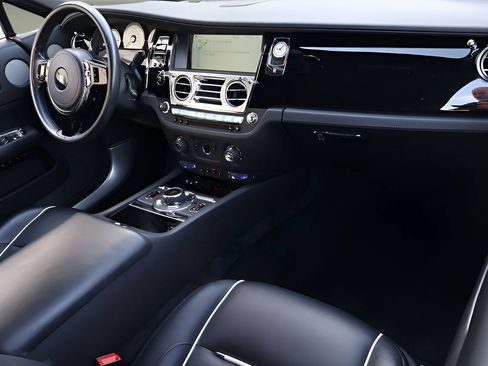 Certified 2017 Rolls-Royce Wraith RWD image 21