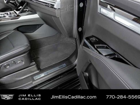 Used 2025 Cadillac Escalade Luxury image 26