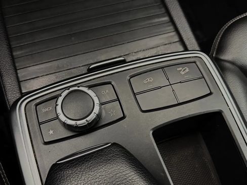Used 2014 Mercedes-Benz GL 450 4MATIC image 25