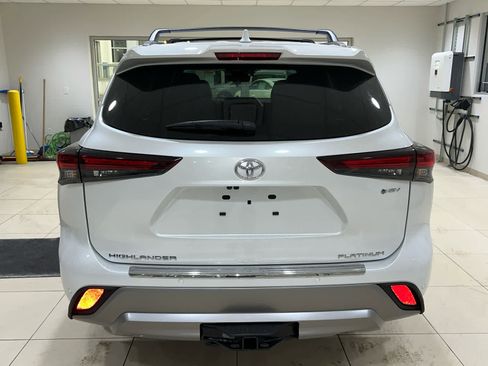 New 2026 Toyota Highlander Platinum image 8