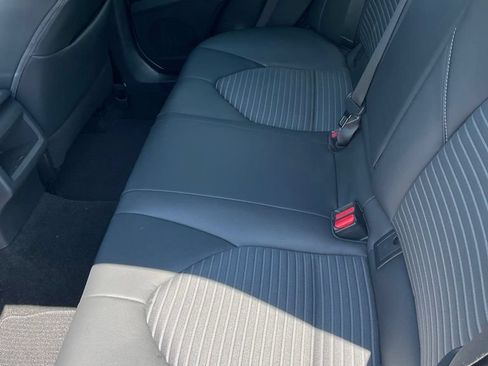 Used 2018 Toyota Camry SE w/ Convenience Package FWD image 13