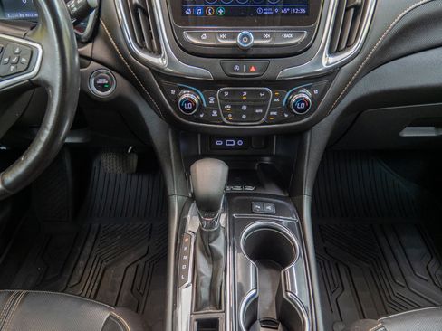 Used 2022 Chevrolet Equinox Premier AWD/4WD image 24