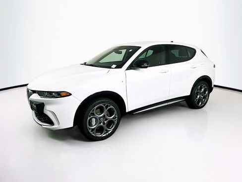 Used 2024 Alfa Romeo Tonale Ti w/ Premium Interior Package AWD/4WD image 4