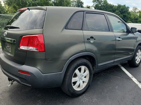 Used 2013 Kia Sorento LX FWD image 2