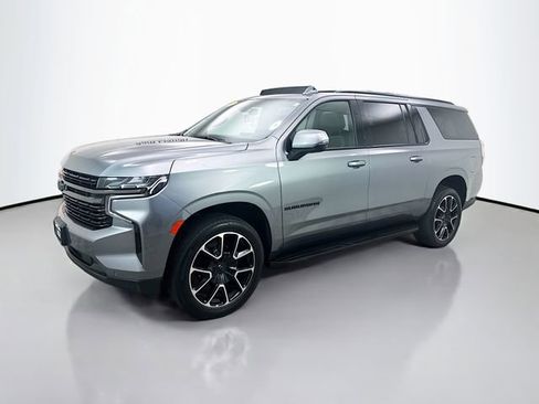 Used 2022 Chevrolet Suburban RST w/ Luxury Package image 3