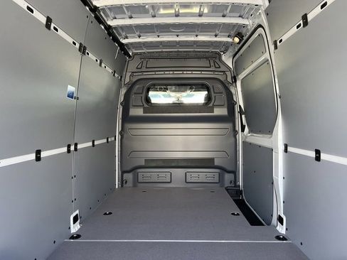 Used 2024 Mercedes-Benz Sprinter 2500 image 7