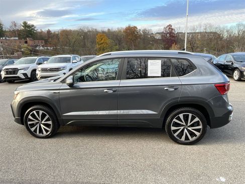 Used 2022 Volkswagen Taos SE w/ IQ.Drive SE Package image 2