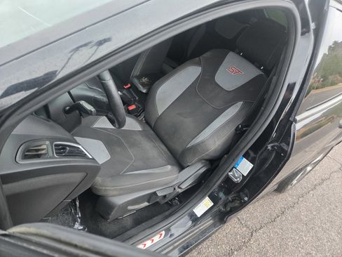 Used 2017 Ford Focus ST image 12