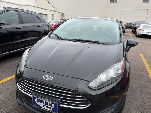Used 2014 Ford Fiesta SE w/ Comfort Package FWD image 2