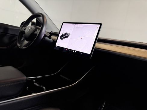 Used 2020 Tesla Model Y Long Range image 13