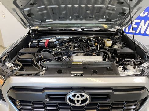 Used 2025 Toyota Tacoma TRD Off-Road image 9