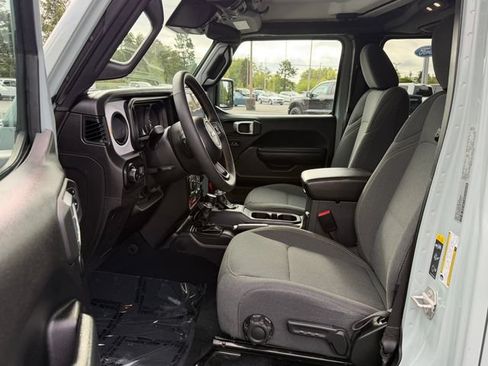 Used 2024 Jeep Wrangler Unlimited Sport AWD/4WD image 15