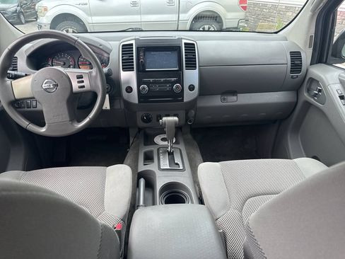 Used 2011 Nissan Frontier SV AWD/4WD image 27