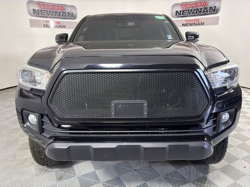 Used 2019 Toyota Tacoma TRD Off-Road image 9