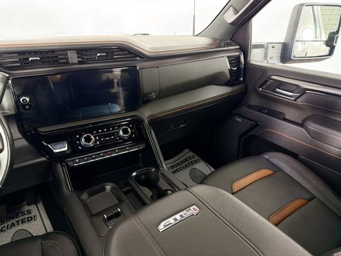 Used 2025 GMC Sierra 2500 AT4 AWD/4WD image 25